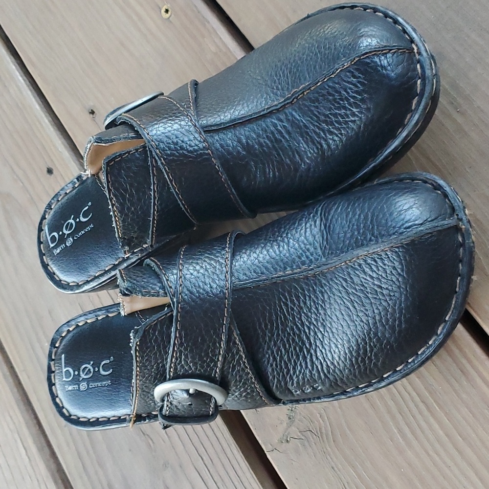 Womens black leather Born clogs size 9 (40.5)
